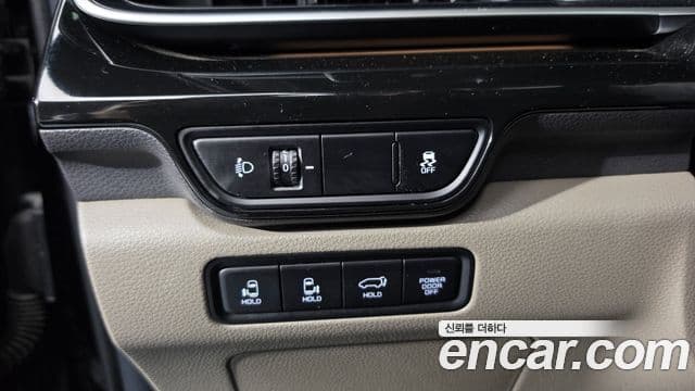 Kia Carnival 2023 — ფოტო 29/45