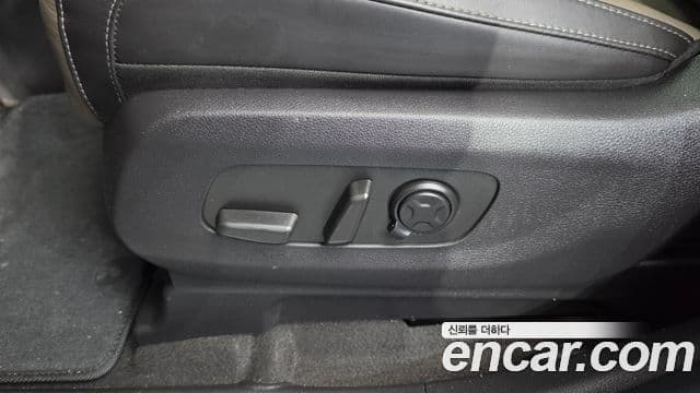 Kia Carnival 2023 — ფოტო 8/45