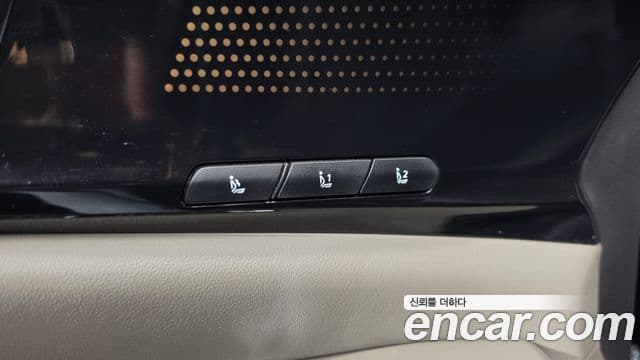 Kia Carnival 2023 — ფოტო 40/45