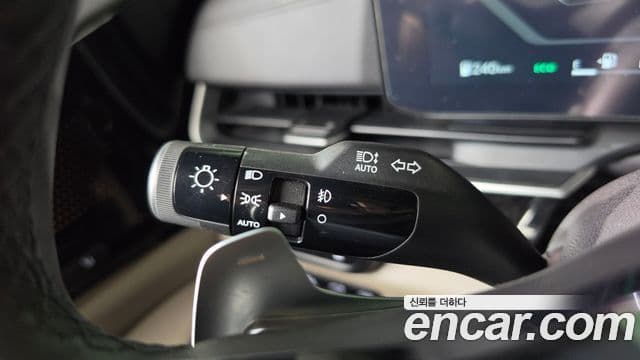 Kia Carnival 2023 — ფოტო 34/45