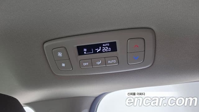 Kia Carnival 2023 — ფოტო 19/45