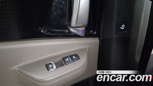 Kia Carnival 2023 — ფოტო 15/45
