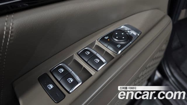 Kia Carnival 2023 — ფოტო 10/45