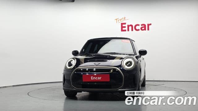 Mini Cooper Electric 2023 — ფოტო 26/30