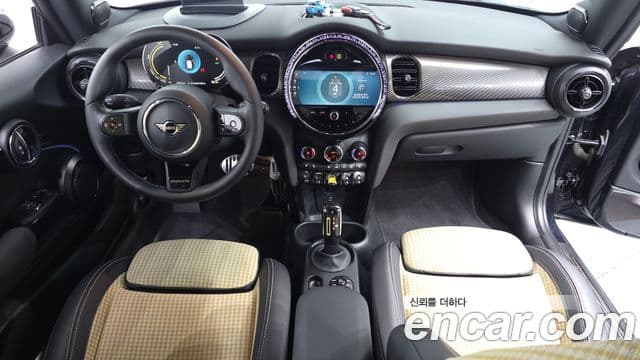 Mini Cooper Electric 2023 — ფოტო 20/30