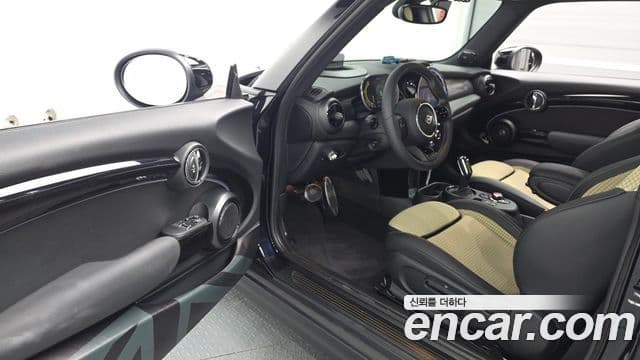 Mini Cooper Electric 2023 — ფოტო 7/30