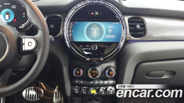 Mini Cooper Electric 2023 — ფოტო 16/30