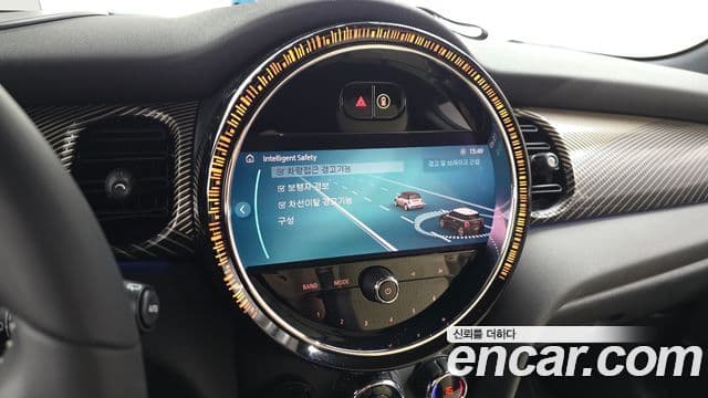 Mini Cooper Electric 2023 — ფოტო 27/30