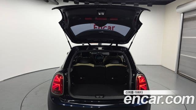 Mini Cooper Electric 2023 — ფოტო 30/30