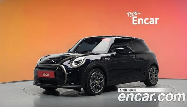Mini Cooper Electric 2023 — ფოტო 29/30