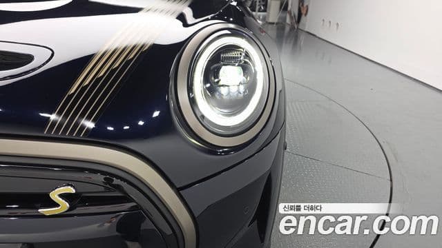 Mini Cooper Electric 2023 — ფოტო 21/30
