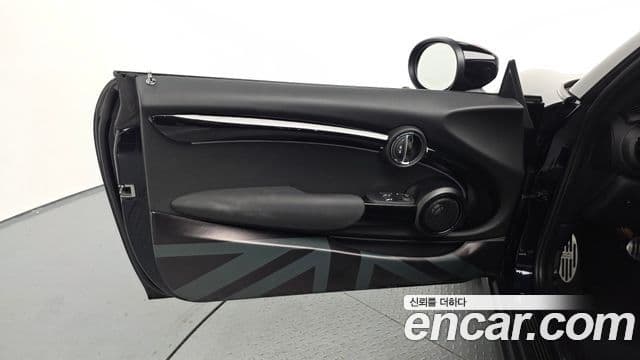 Mini Cooper Electric 2023 — ფოტო 22/30