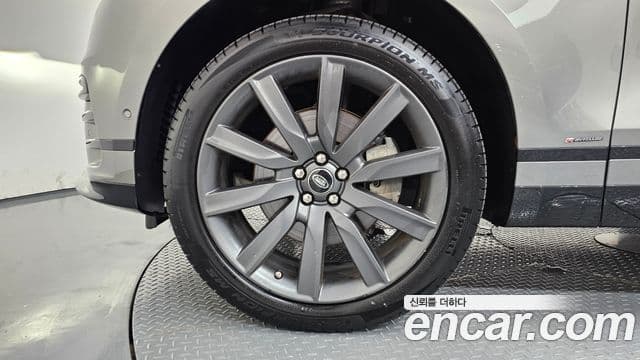 Land Rover Range Rover Velar 2018 — Фото 4/20
