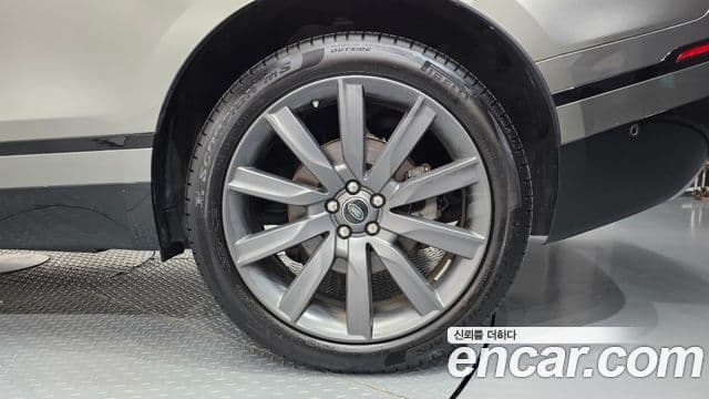 Land Rover Range Rover Velar 2018 — Şəkil 28/39