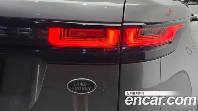 Land Rover Range Rover Velar 2018 — Şəkil 9/39