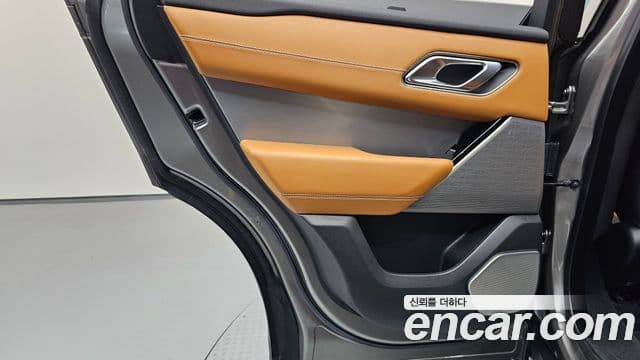 Land Rover Range Rover Velar 2018 — Şəkil 32/39