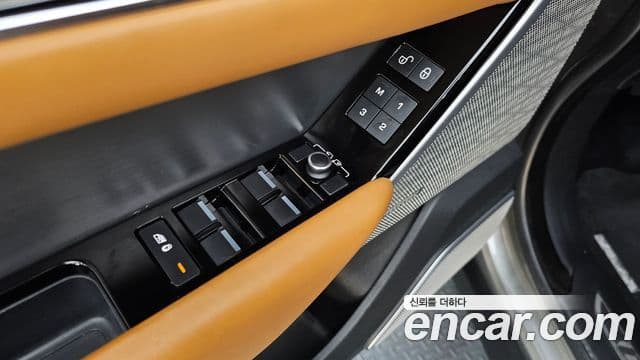 Land Rover Range Rover Velar 2018 — Şəkil 30/39