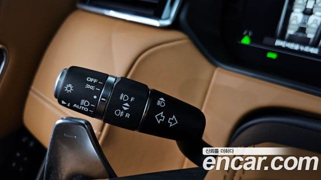 Land Rover Range Rover Velar 2018 — Şəkil 6/39