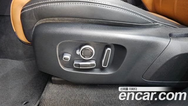 Land Rover Range Rover Velar 2018 — Şəkil 17/39