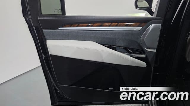 Cadillac Escalade 2026 — Photo 27/40