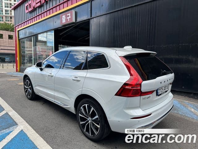 Volvo XC60 2023 — Şəkil 9/15