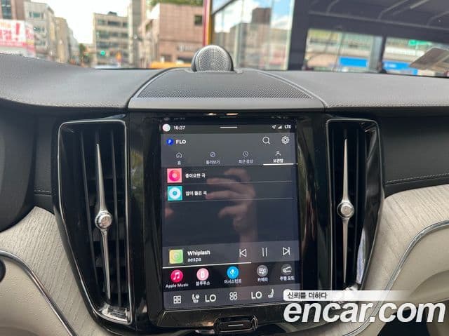 Volvo XC60 2023 — Şəkil 4/15