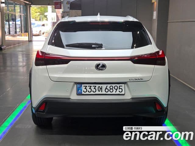 Lexus UX300h 2025 — Фото 4/20