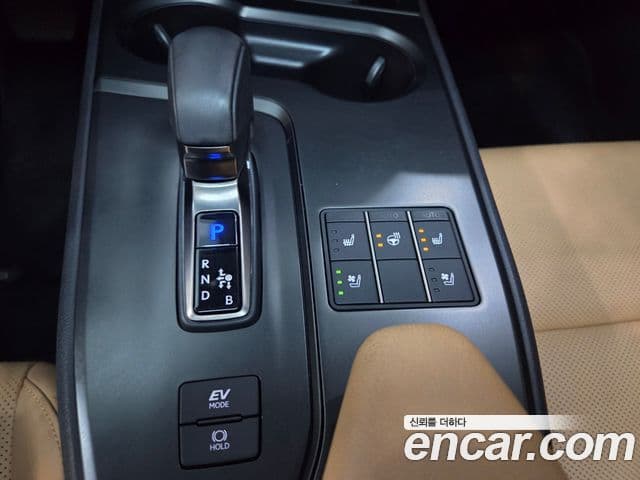 Lexus UX300h 2025 — Фото 12/20