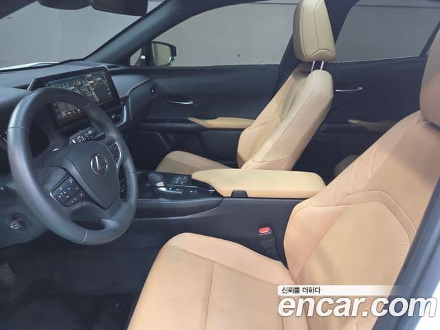 Lexus UX300h 2025 — Фото 15/20