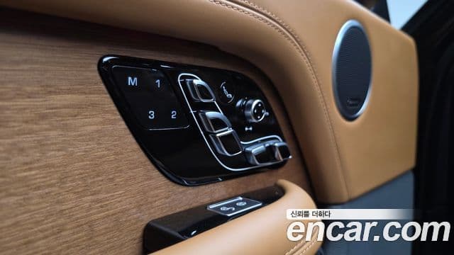 Land Rover Range Rover 2020 — Photo 37/43