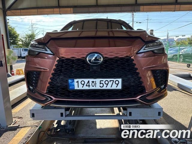 Lexus RX500h 2023 — Photo 1/3