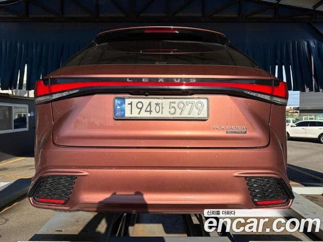 Lexus RX500h 2023 — Photo 3/3
