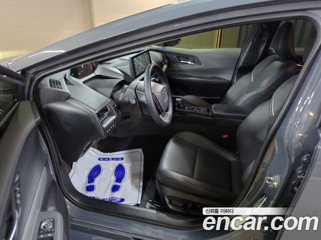 Toyota Prius 2025 — Photo 2/20