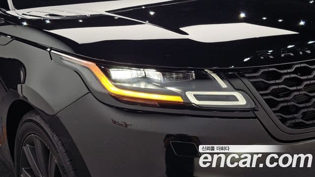 Land Rover Range Rover Velar 2018 — Şəkil 12/36