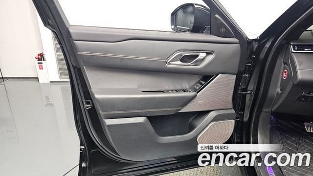 Land Rover Range Rover Velar 2018 — Şəkil 10/36