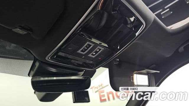 Land Rover Range Rover Velar 2018 — Şəkil 11/36