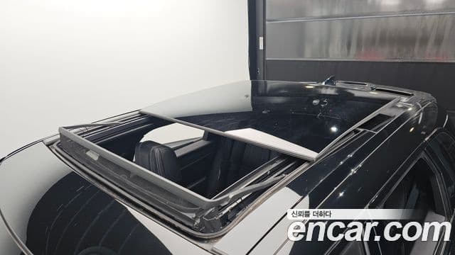 Land Rover Range Rover Velar 2018 — Şəkil 22/36