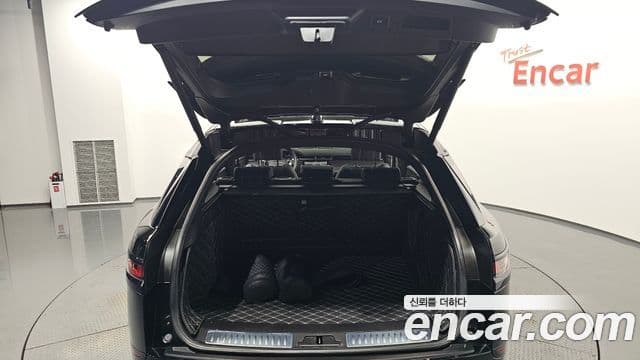 Land Rover Range Rover Velar 2018 — Şəkil 16/36