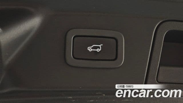 Land Rover Range Rover Velar 2018 — Şəkil 8/36