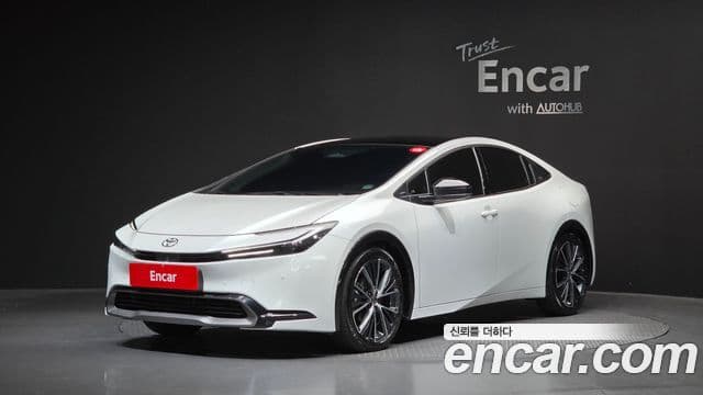 Toyota Prius 2024 — Фото 1/20