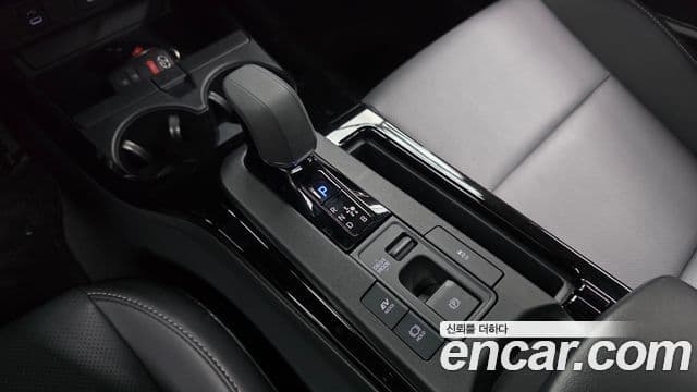 Toyota Prius 2024 — Фото 9/20