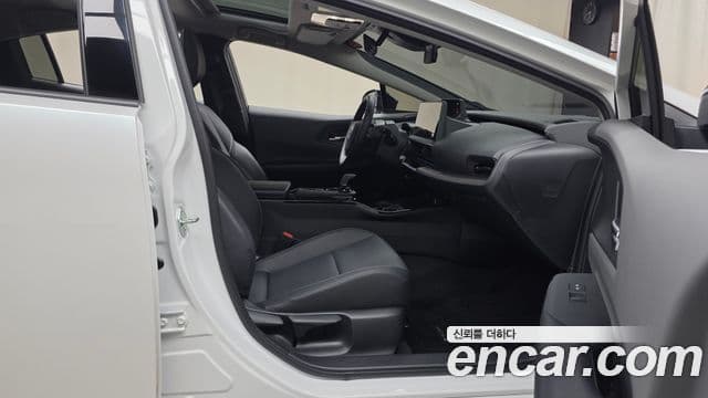 Toyota Prius 2024 — Şəkil 11/30