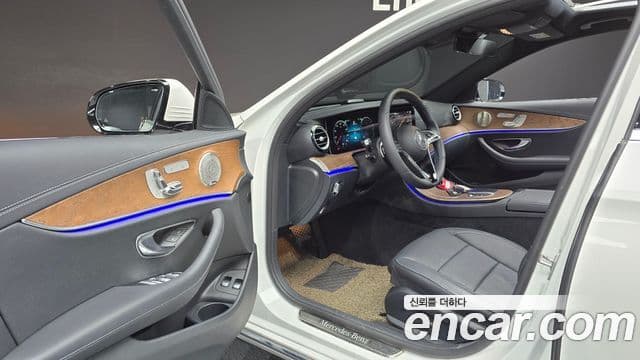Mercedes-Benz E-Class 2021 — Фото 10/20