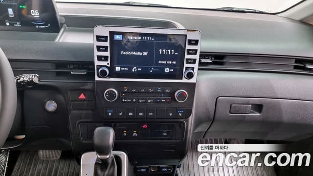 Hyundai Staria 2023 — Şəkil 17/20
