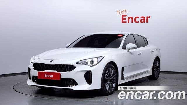 Kia Stinger 2018 — ფოტო 15/20