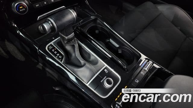 Kia Stinger 2018 — ფოტო 18/20