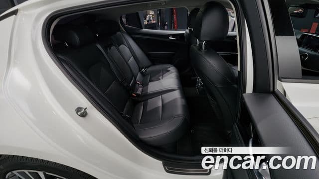 Kia Stinger 2018 — ფოტო 20/20