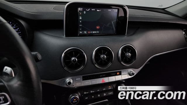 Kia Stinger 2018 — ფოტო 5/20