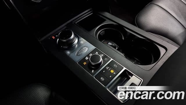 Land Rover Discovery 5 2019 — ფოტო 2/20