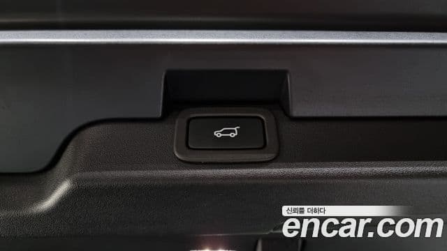 Land Rover Discovery 5 2019 — ფოტო 14/20